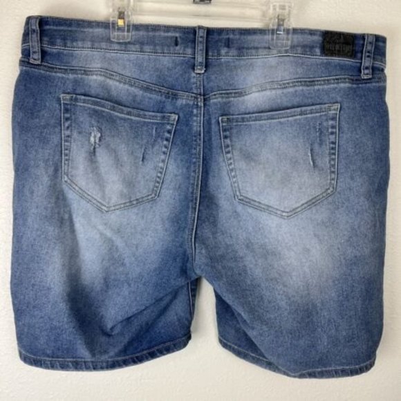 Love Indigo Size 16 Longer Length Embellished Distressed Denim Shorts Pearls - Picture 2 of 7
